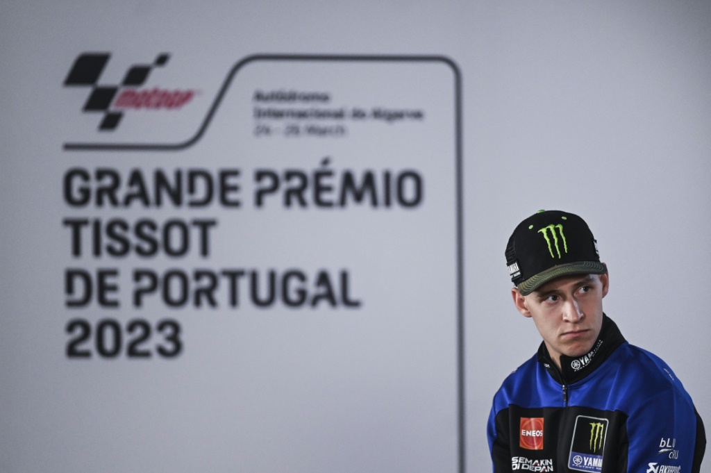 Le pilote français de l'écurie Yamaha Fabio Quartararo devant la press à Portimao,le 23 mars 2023