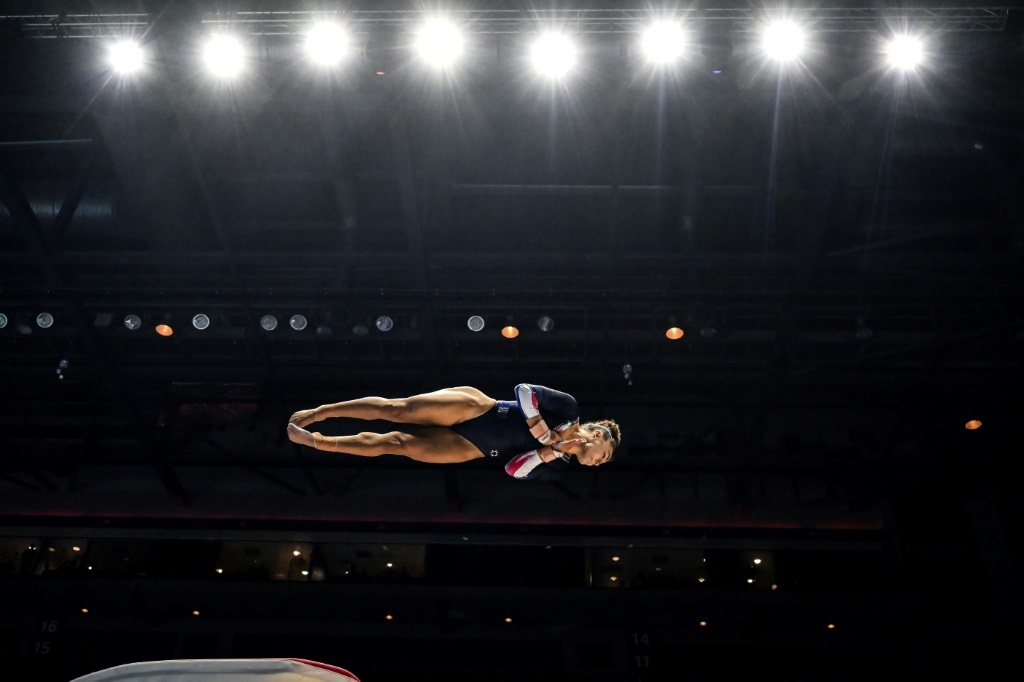 La Française Coline Devillard lors de la finale de saut des Championnats du monde 2022 de gymnastique le 5 novembre 2022 à Liverpool