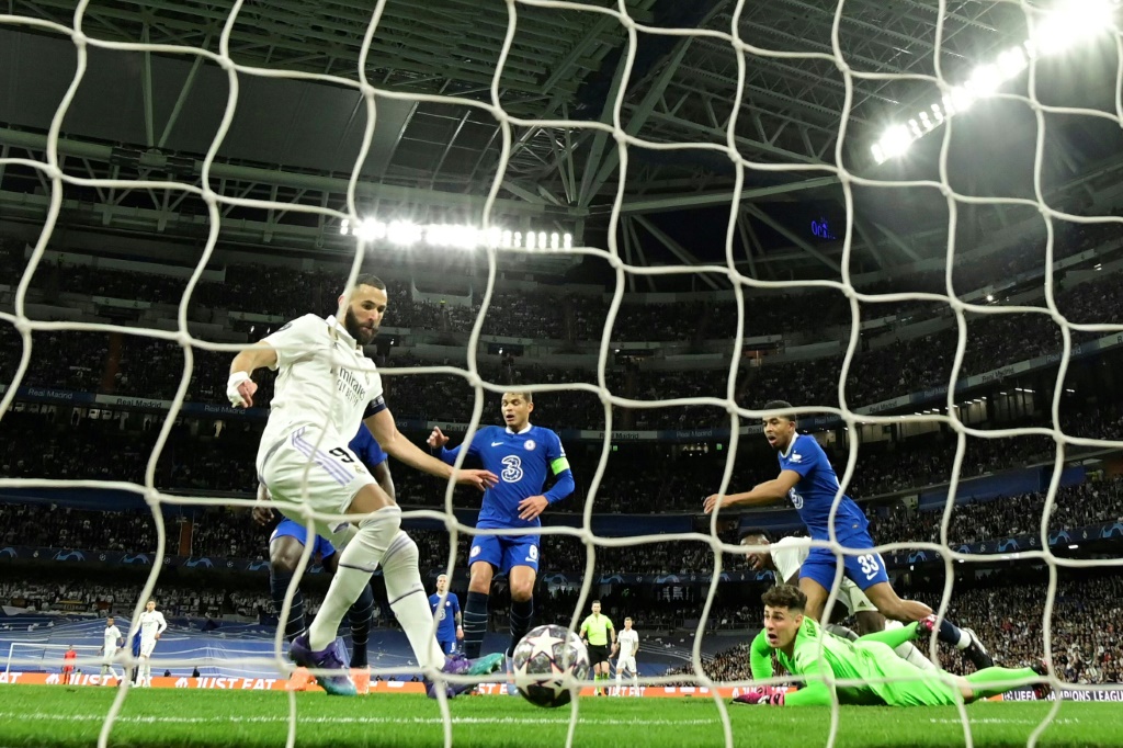 Le capitaine du Real Karim Benzema ouvre le score face à Chelsea