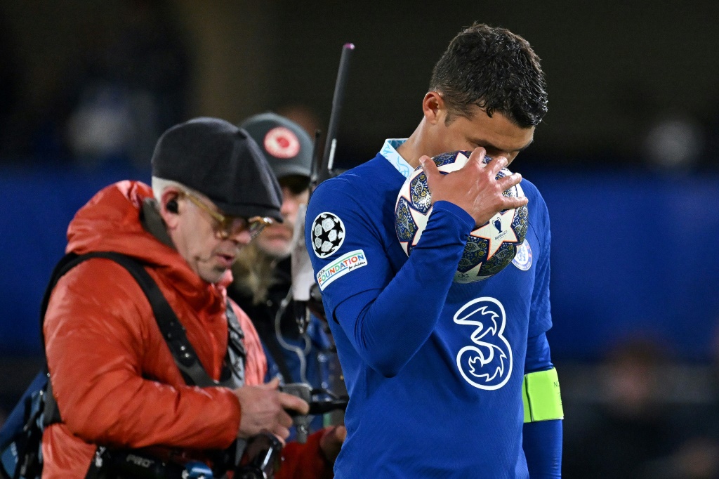 Le désarroi du défenseur de Chelsea Thiago Silva après l'élimination en quart de finale de la Ligue des champions contre le Real Madrid