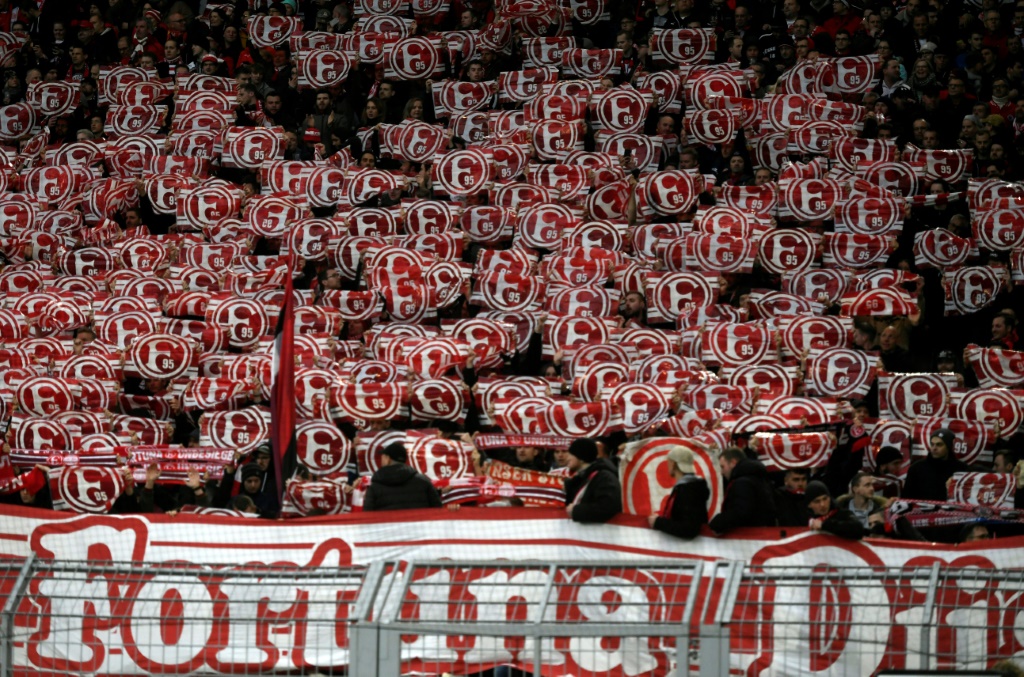 Des supporters du Fortuna Düsseldorf lors d'un match contre Dortmund en 2019