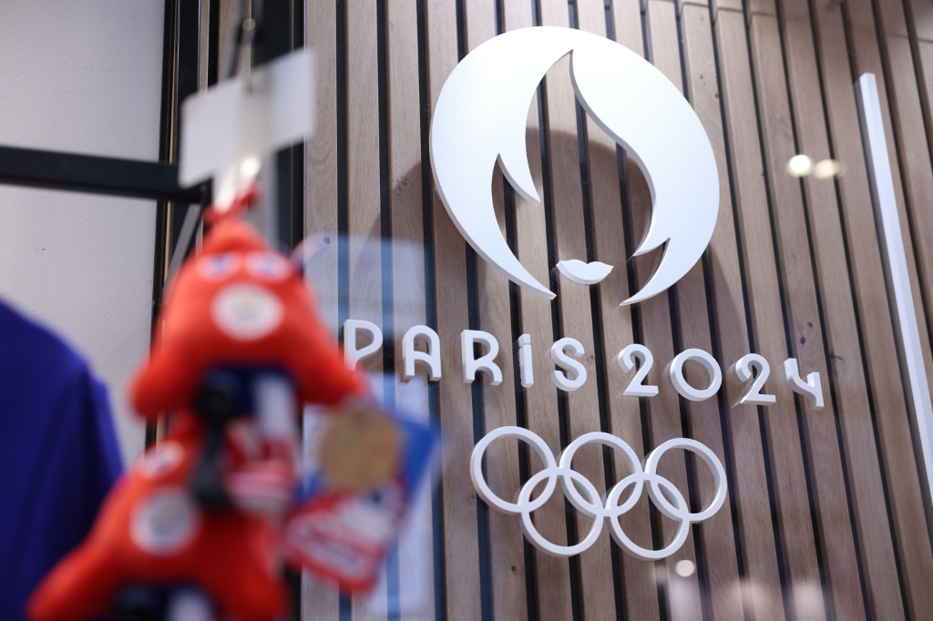 Le logo des Jeux olympiques et paralympiques de Paris 2024 s'affiche au Forum des Halles