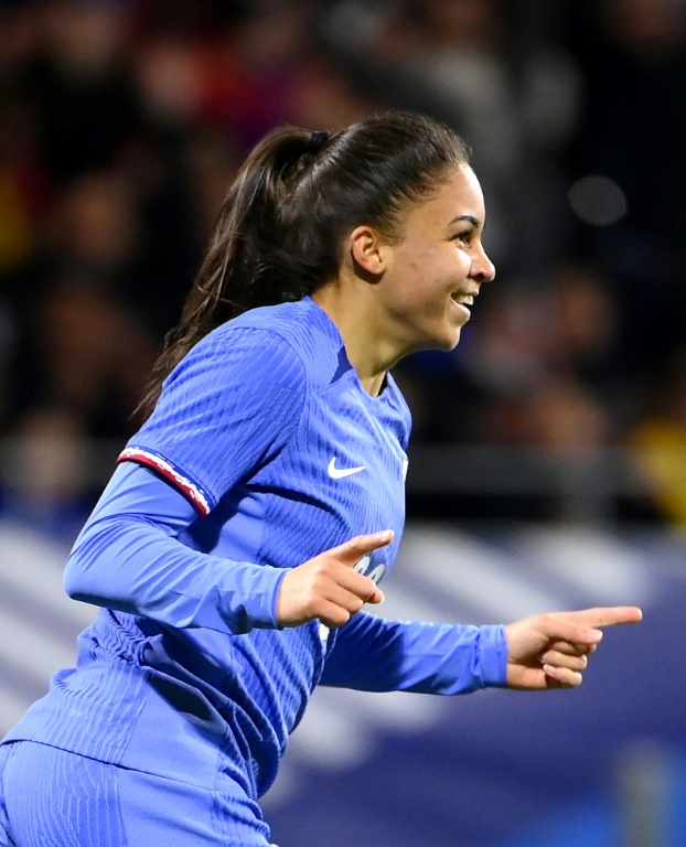 L'attaquante des Bleues Delphine Cascarino vient de marquer contre la Colombie en amical, le 7 avril 2023 à Clermont-Ferrand