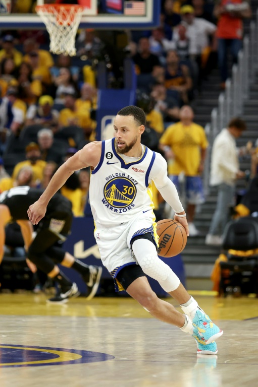 Stephen Curry lors de la victoire de sa franchise des Golden State Warriors en match 4 du premier tour des play-offs de la NBA, face aux Sacramento Kings, le 23 avril 2023