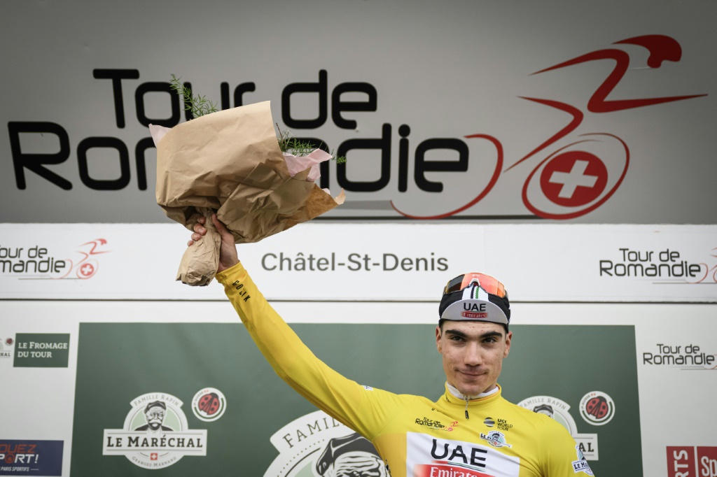 Le cycliste espagnol de la Team UAE Emirates Juan Ayuso lors de la troisième étape du tour de Romandie, à Chatel-Saint-Denis, le 28 avril 2023