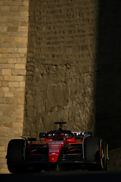 Le pilote monégasque de Formule 1 Charles Leclerc (Ferrari) lors de la course sprint du Grand Prix d'Azerbaïdjan le 29 avril 2023 à Bakou.