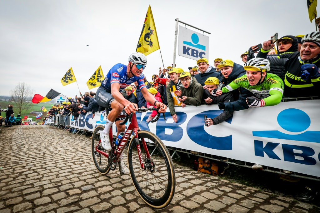 Mathieu van der Poel a pris la deuxième place du Tour des Flandres derrière Radej Pogacar le 2 avril 2023. C'était peut-être mon meilleur Tour des Flandres. Mais je suis tombé sur un mec imbattable, a commenté le Néerlandais
