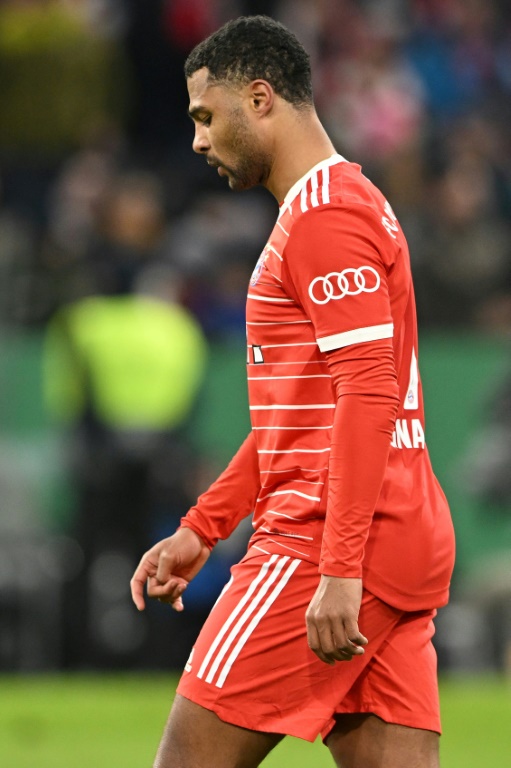 Serge Gnabry, la tête basse le 4 avril 2023 après l'élimination du Bayern Munich en Coupe d'Allemagne face à Fribourg