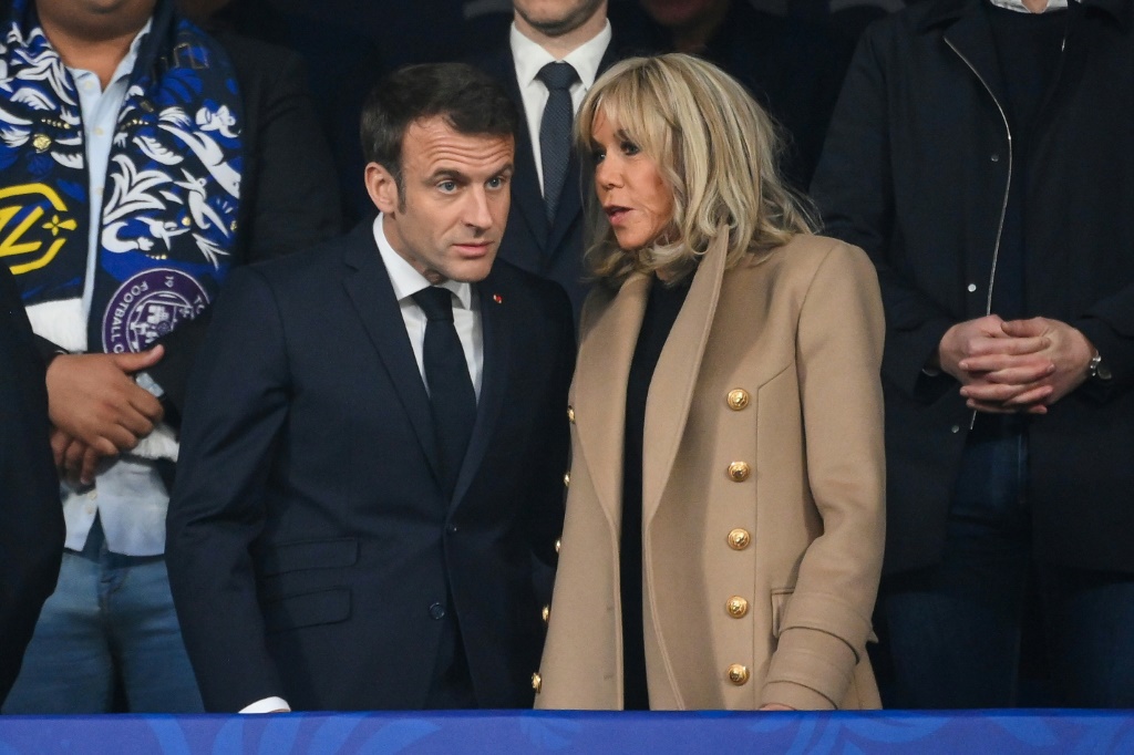 Le président de la République Emmanuel Macron et son épouse Brigitte lors de la finale de la Coupe de France au Stade de France