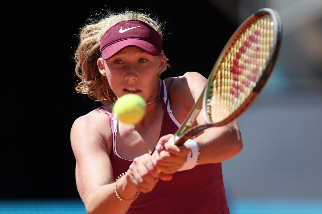 La Russe Mirra Andreeva en huitième de finale du tournoi de Madrid contre la Bélarusse Aryna Sabalenka le 1er mai 2023