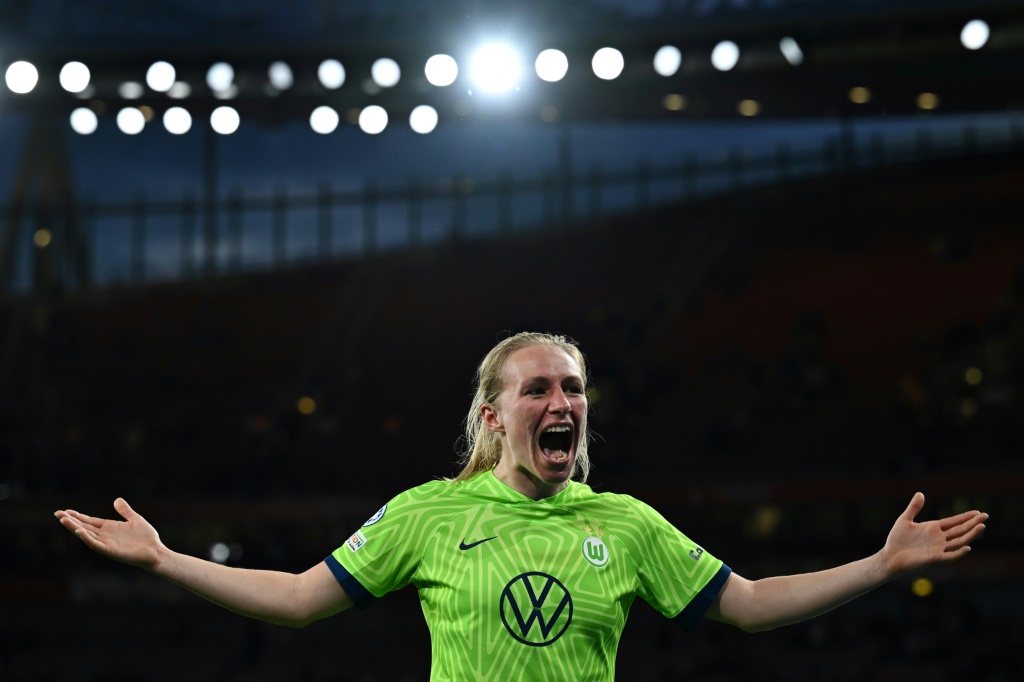 L'attaquante allemande Pauline Bremer a qualifié Wolfsburg pour la finale de la Ligue des champions féminines en marquant à la 119e minute de jeu le 1er mai 2023 à Londres face à Arsenal