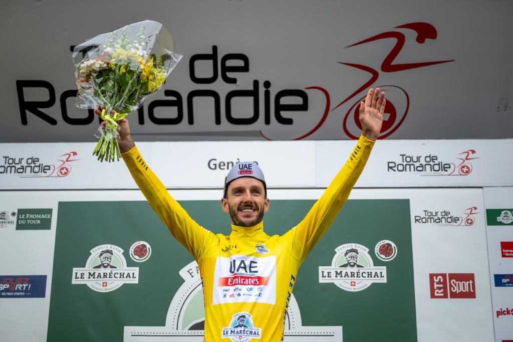 Le Britannique Adam Yates, vainqueur du Tour de Romandie, le 30 avril 2023 à Genève